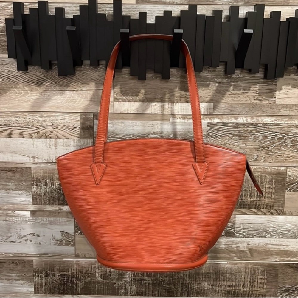 LOUIS VUITTON
Epi Saint Jacques Long Straps GM